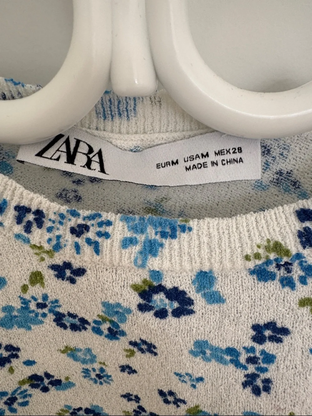 Zara white and blue floral T-shirt - Picture 2 of 3